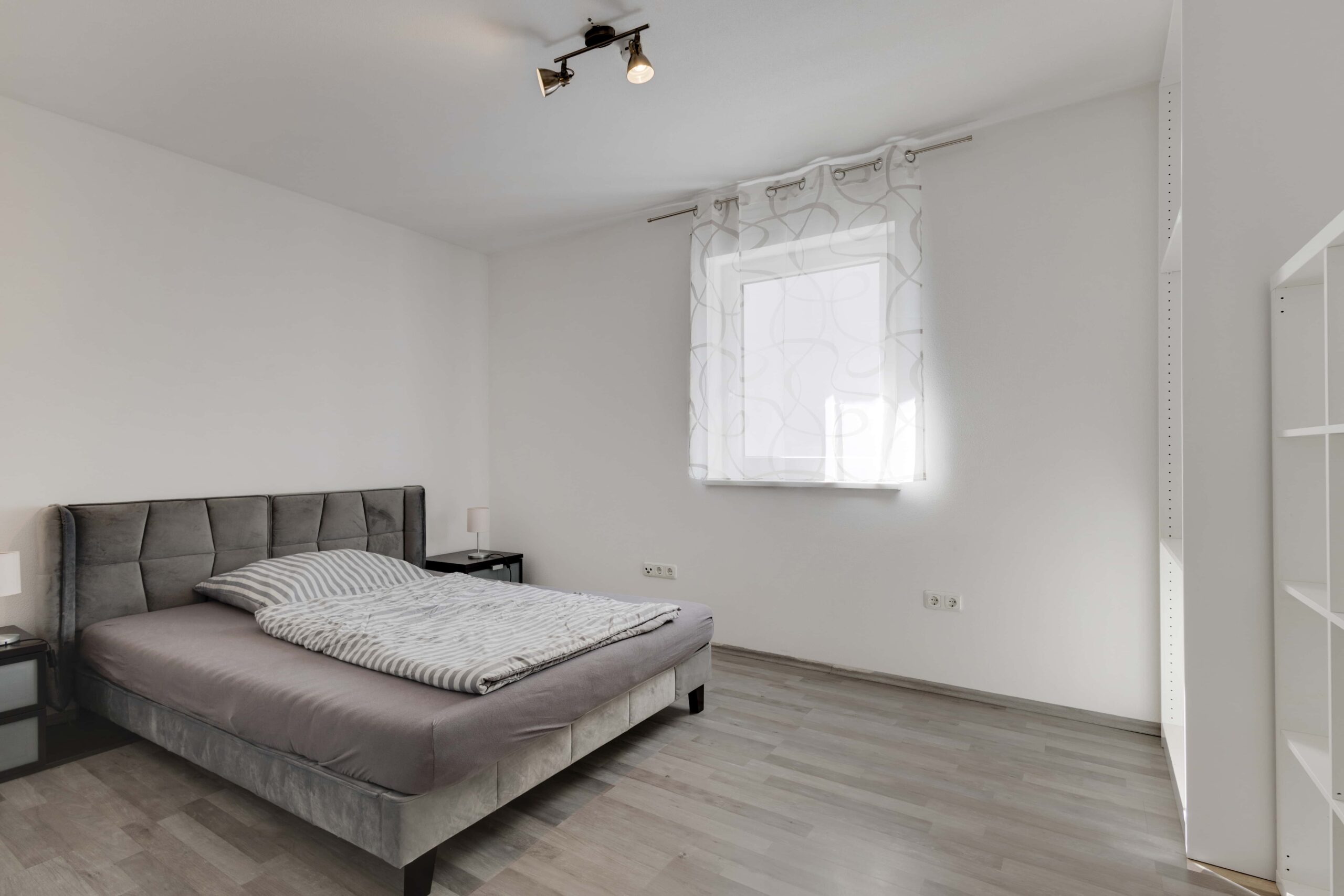 2025-09-08-Grafenwoehr-Friedrich-Ludwig-Jahn-Str-22-offenblende-THSC-0007-min