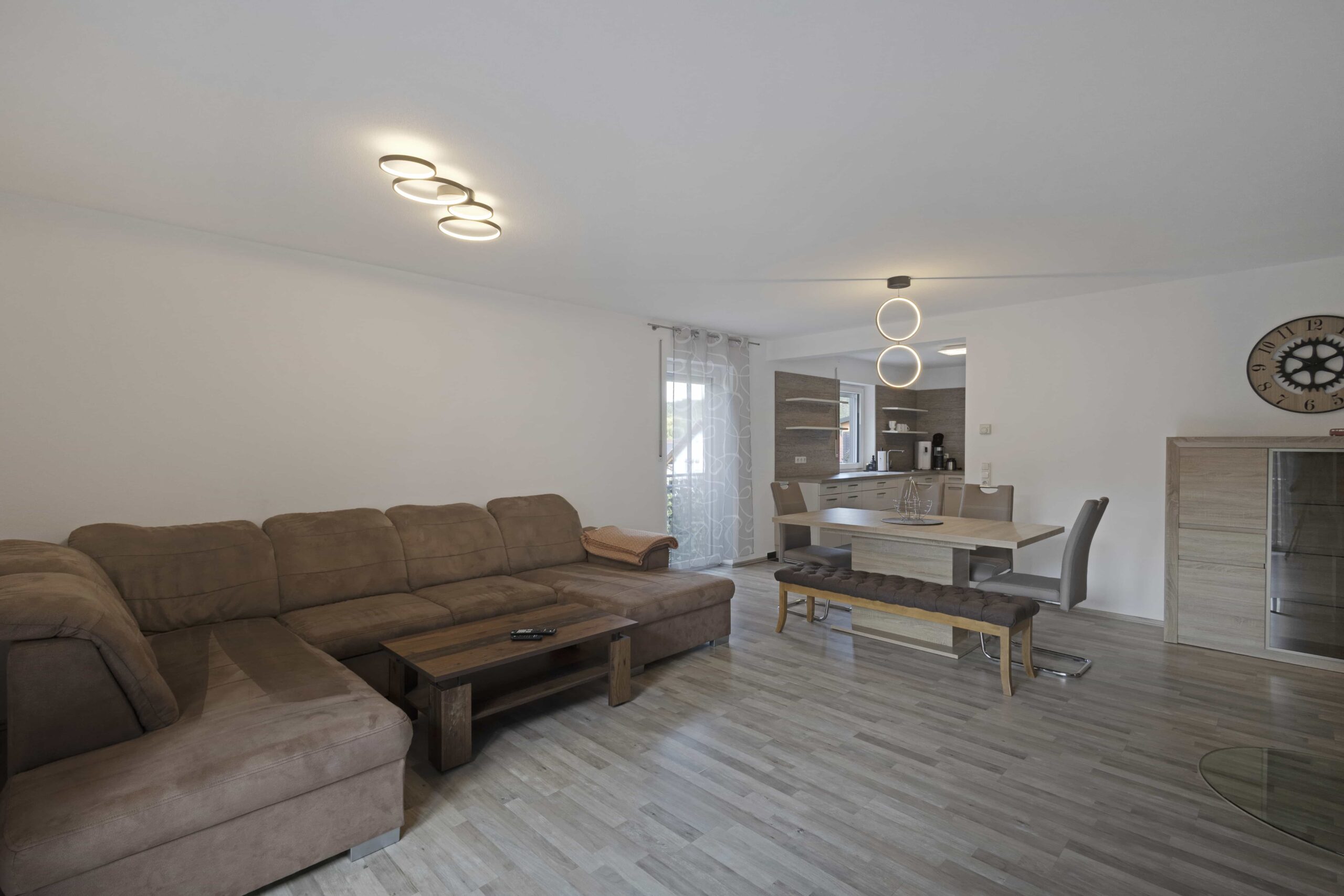 2025-09-08-Grafenwoehr-Friedrich-Ludwig-Jahn-Str-22-offenblende-THSC-0038-min